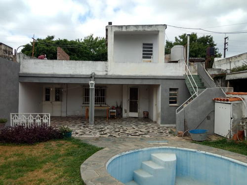Imagen 10 de 17 de Casa De 3 Dormitorios En Venta Con Quincho Parrillero Y Pileta Zona Sur Rosario
