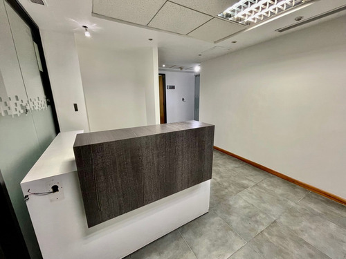 Imagen 1 de 10 de Se Vende Oficina Planta De 400m2 En El Rosal Excelente Torre Corp.