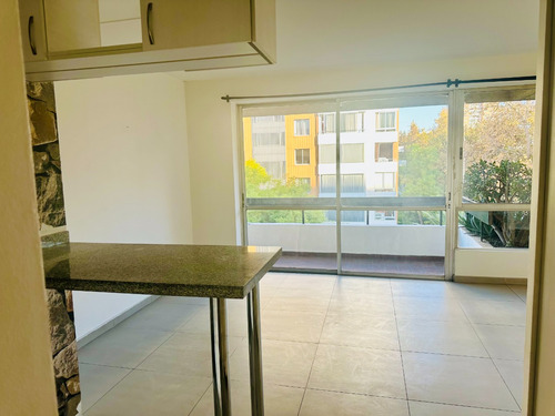 Estudio Con Terraza Vista 3 Cuadras Del Metro En Providencia