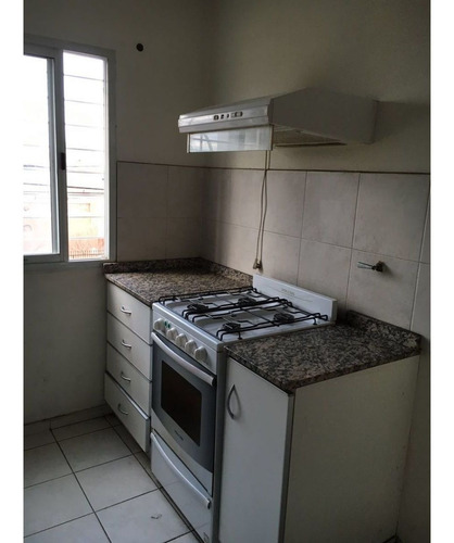 Imagen 6 de 12 de Vendo Departamento 2 Dormitorios Y Cochera En Barrio Pueyrredon