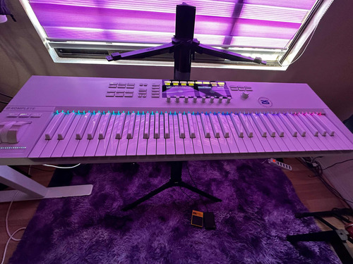 Komplete Kontrol S61 (+ Case) Retrospective Limited Edition (Usado)