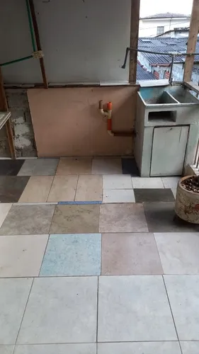 El Primer Piso Tiene 4 Abitaciones
