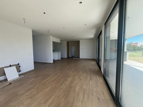 Casa En Barrio Ceibos Puertos Del Lago Lote Interno Escobar 3 Dormitorios Y Escritorio