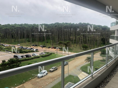 Departamento A Metros Del Mar, Punta Del Este- Ref: 2903