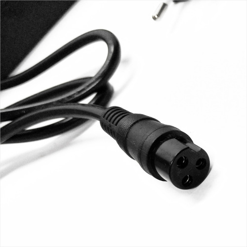 Imagen 2 de 5 de Cargador Dc-67.2 V - 2 Amp Tianchang Para Scooter Monopatin