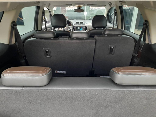 Imagem 9 de 10 de Chevrolet Spin Premier