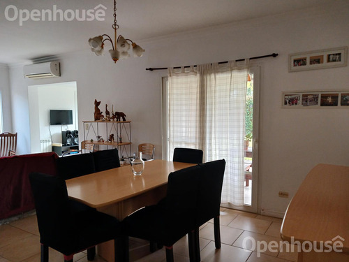 Casa En Venta En Barrio Los Jazmines Con Piscina