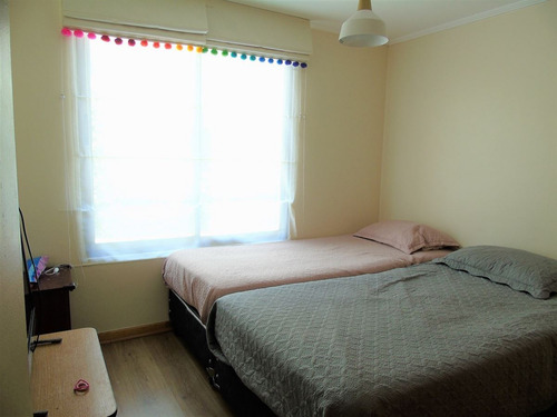 Depto En Venta De 4 Dorm , Con Patio 1er Piso. En La Reina
