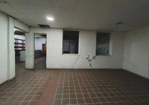 Vende Local Comercial 281/291 M2 (121286)