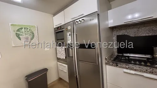 Apartamento En Venta En Campo Alegre 25-13935 Yf