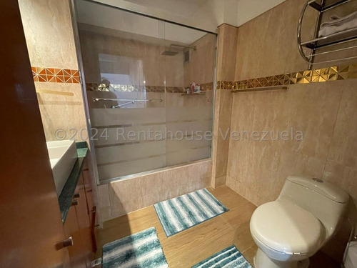 Las Esmeraldas !! En Venta Totalmente Amoblado, Equipado Y Actualizado Hace 3 Meses, 201 M2, 3 Hab., 4 Baños, 2 Pe. Impecable Conjunto Residencial, Piscina, Parrillera, Cancha Tenis, Gimnasio.
