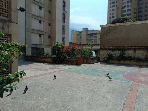 Se Vende  Apto. En La Avenida Fuerzas Armadas/91,50 M2/3h/2b/1pe