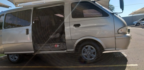 Kia Besta 2001 2.7 4p