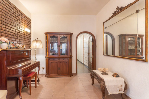 Casa 4 Ambientes Con Enorme Jardín En San Martín