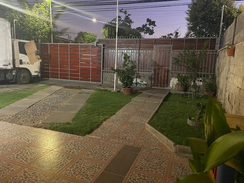 Venta De Amplia Casa, Terreno De 500m2 3d 2b, En La Florida