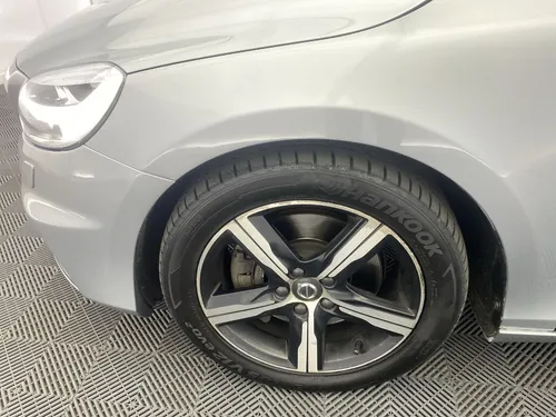 Volvo V40 2.0 T4 Drive-E R-DESIGN AT