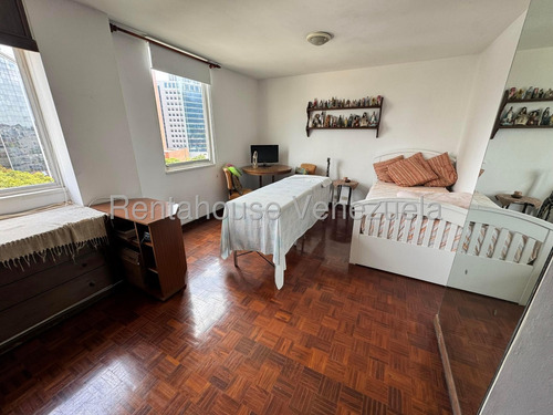 Apartamento Duplex En Venta - Urb. La Castellana.