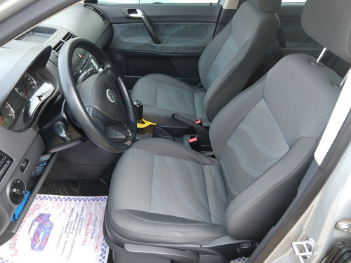 Volkswagen Polo Sedã 1.6 Flex