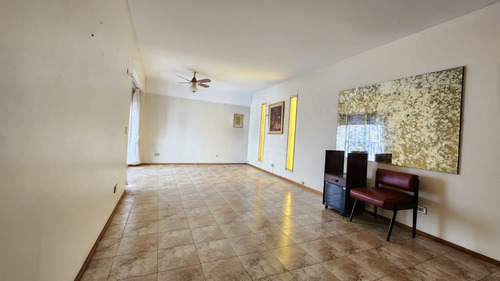 Venta. Departamento Caballito 4 Ambientes. Lavadero. 2 Cocheras