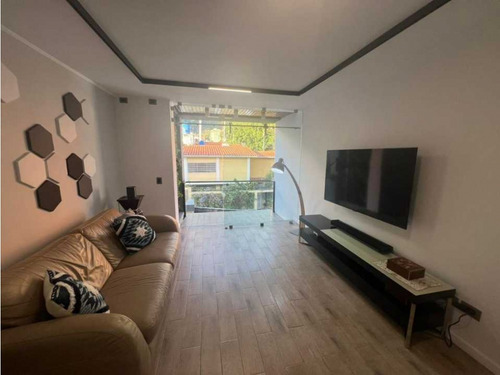 Se Vende Casa 1100 M2 En La Urbanización Santa Eduvigis