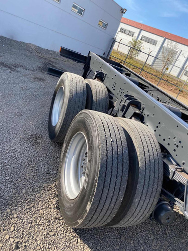 Imagem 7 de 9 de Iveco 240e28 Ano 2013 Cummins Leito 8x2 Bitruck N 2428 24250