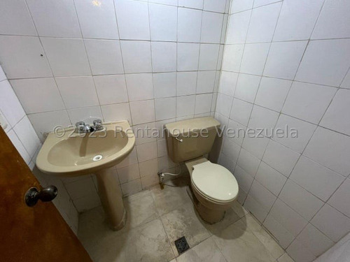 Edgar Centeno, Profesional Inmobiliario, Vende Townhouse, Altos De La Esmeralda, #23-26227