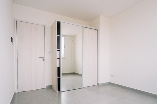 Un Dormitorio Semi Nuevo