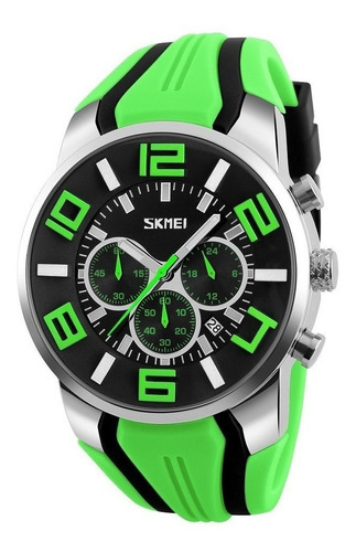 Reloj de pulsera Skmei 9128 de cuerpo color plateado, analógico, para hombre, fondo negro, con correa de silicona color verde y negro, agujas color gris y verde y blanco, dial verde y gris, subesferas color negro y gris, minutero/segundero gris y blanco, bisel color plateado y hebilla simple