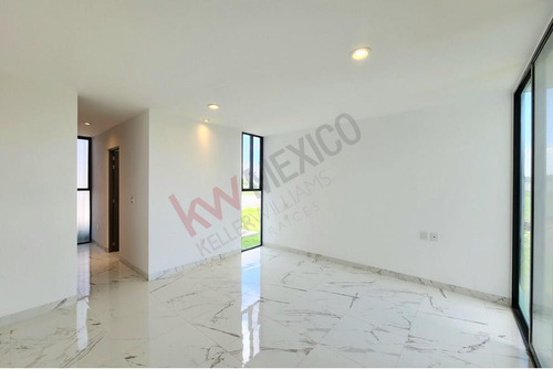 Casa En Venta En Balvanera Con Recamara En Planta Baja Y Estudio