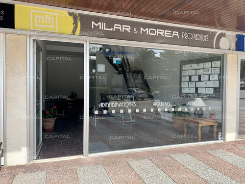 Local Comercial De Tres Pisos En El Corazón De La Península De Punta Del Este- Ref: 30685