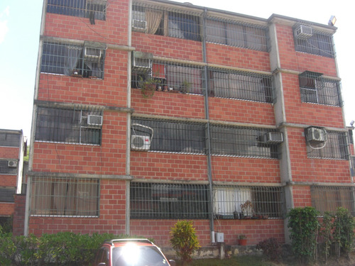 Alquilo En Nueva Casarapa, Sector La Molienda, Dos Habitaciones Y Un Baño.