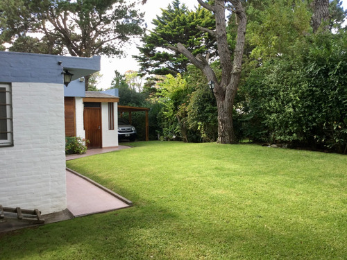 Excelente Casa Zona Golf, 3 Dormitorios 3 Baños Cochera Quincho Cerrado Parrilla Hermoso Parque