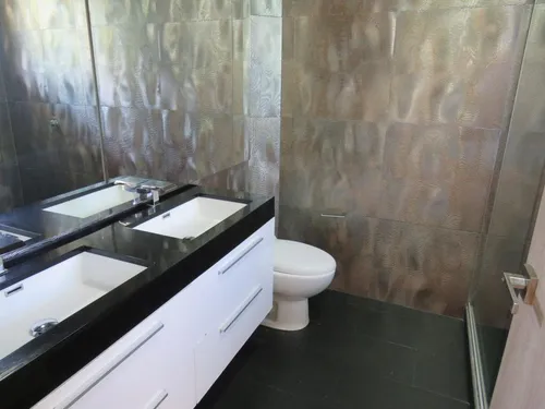 Casalote En Venta En Alto Del Escobero. Cod V14836