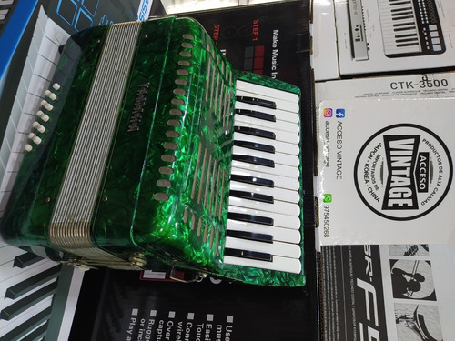 Acordeon Yamaha , 25 Teclas, 12bajos