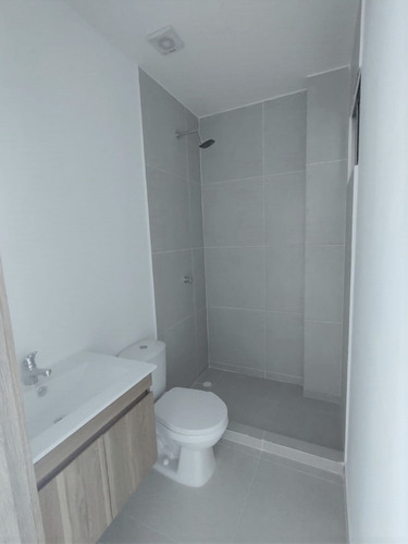 Imagen 11 de 19 de Paraiso 3 Alcobas 2 Baños Cocina Tipo Loft Estudio Baño Social Patio Deposito Y Parqueadero En Sotano