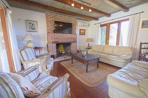 Casa En Venta San Rafael, Con Piscina- Ref: 3875