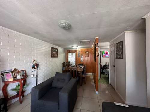 Venta De Cómoda Casa De 3d+1b+est En Maipú