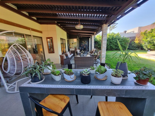 Arriendo Padre Hurtado. Piscina, 4d, 3b, 2d. Terreno 426 M2