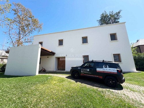 Casa En Alquiler 4 Dormitorios Piscina Y Jacuzzi - La Colina