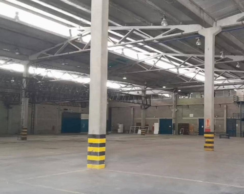 #1700 Galpón De 8.000 + 5.000 M2 De Patio, Ubicado En Zona Industrial De Guatire.