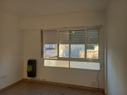 Alquiler Dto Monoambiente 47 E/ 11 Y 12, Cocina Separada.