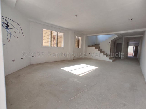 Townhouse En Obra Gris En Urb Andres Bello Maracay, Financiamiento Disponible. 23-18761 More
