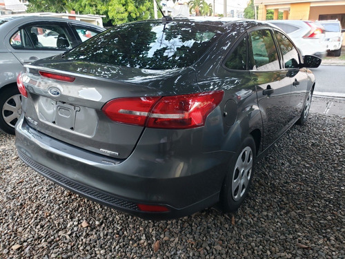 Imagen 6 de 8 de Ford Focus 2016 Gris