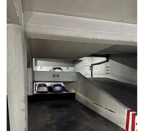 Vendo Cochera En Ciudad Vieja , Ecxelente Lugar.
