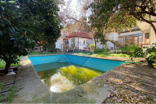 Casa De Dos Pisos Con Piscina En Ñuñoa