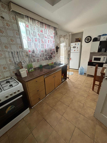 Venta De Casa Con Renta, Sobre Calle San Martín