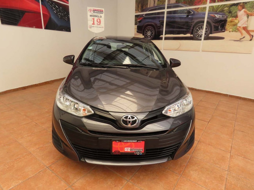 Imagen 8 de 9 de Toyota Yaris Sd Core Mt 2019 Gris Metalico