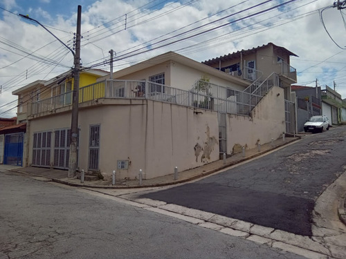 Casa Grande, Com Ótima Acessibilidade E Gerando Renda.