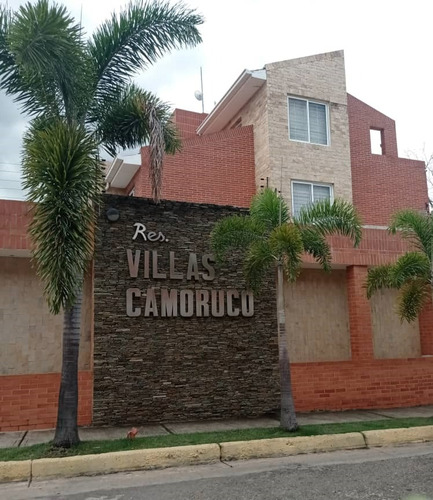 Yc Villa De 3 Niveles En Villa Camoruco Obra Blanca