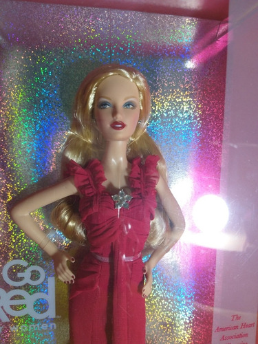 Barbie Collector Go Red For Women Model Muse, Lara, Cancer (Usado)